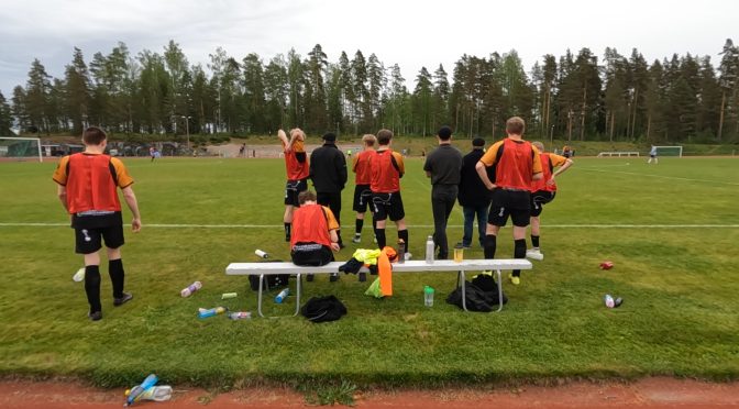 Jäntevä tappiosta huolimatta sarjatauolle ykkösenä